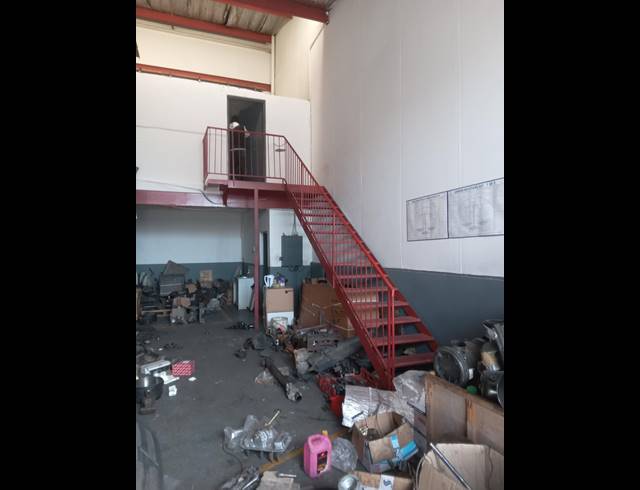 192M² FACTORY TO LET IN JET PARK